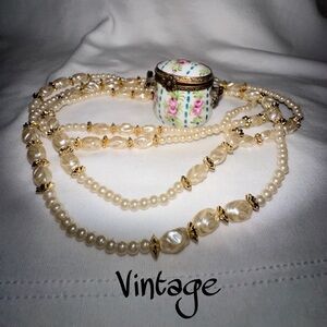 Pretty Costume Pearl Necklace